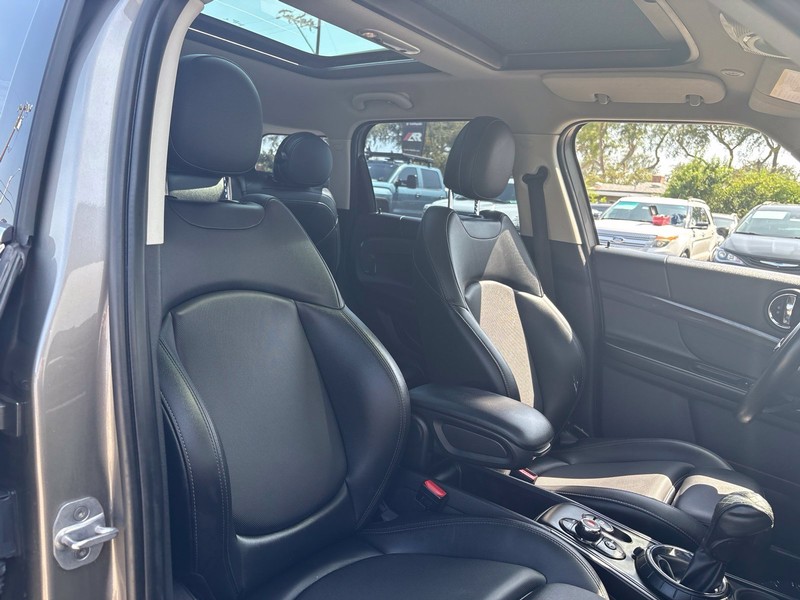 MINI Cooper S Countryman Vehicle Full-screen Gallery Image 19