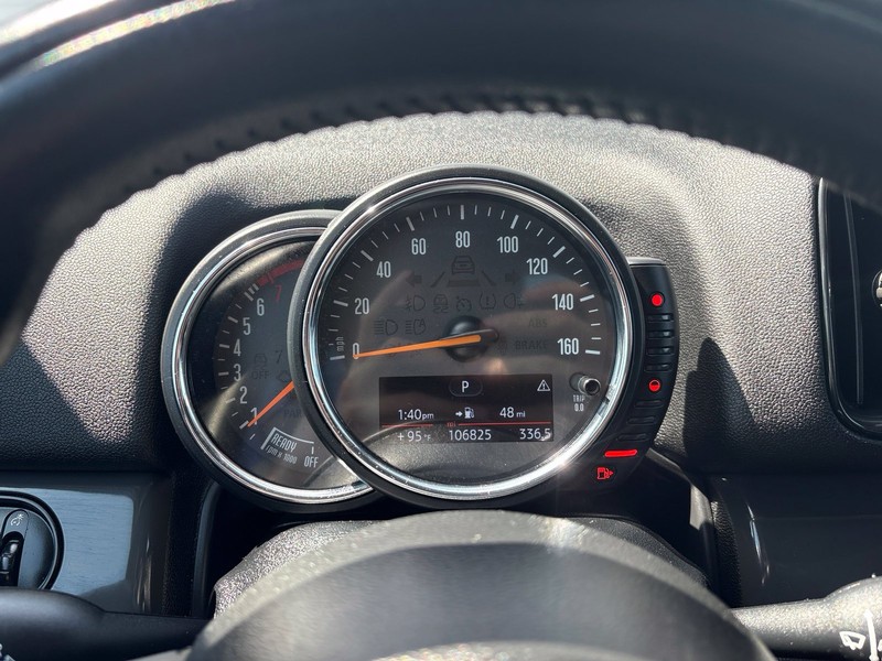MINI Cooper S Countryman Vehicle Full-screen Gallery Image 22