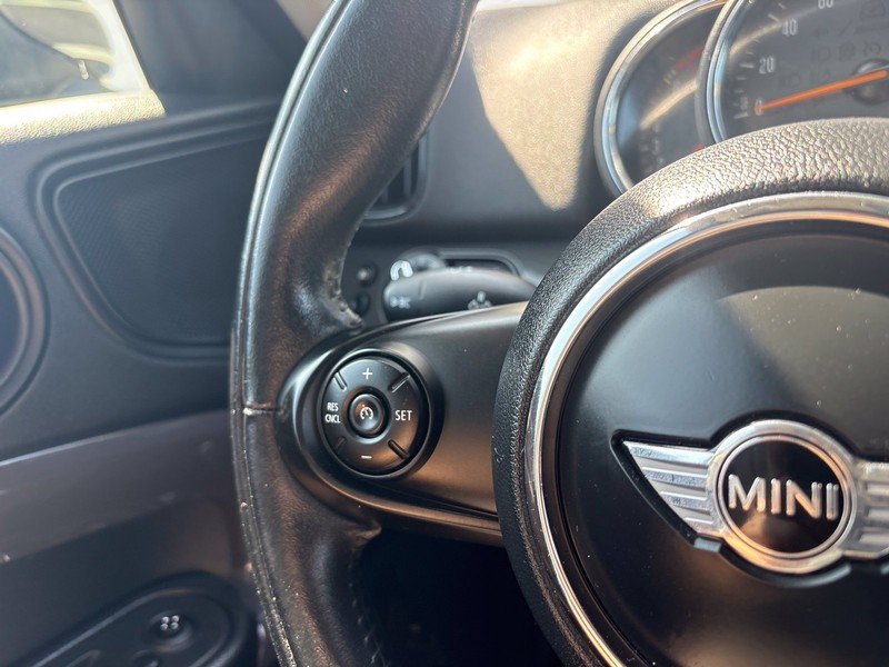 MINI Cooper S Countryman Vehicle Full-screen Gallery Image 24