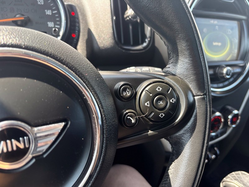 MINI Cooper S Countryman Vehicle Full-screen Gallery Image 25