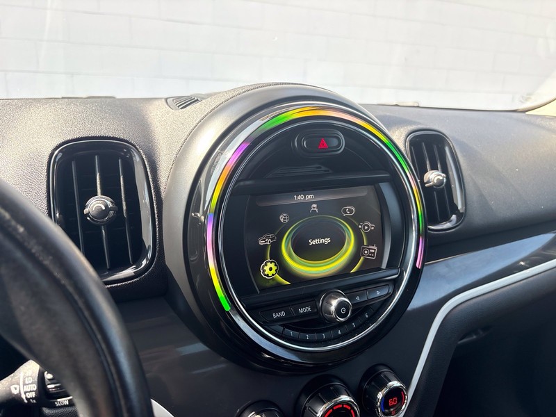 MINI Cooper S Countryman Vehicle Full-screen Gallery Image 27