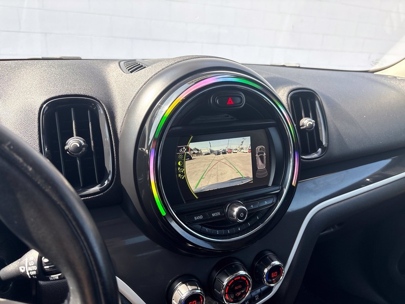 MINI Cooper S Countryman Vehicle Full-screen Gallery Image 28