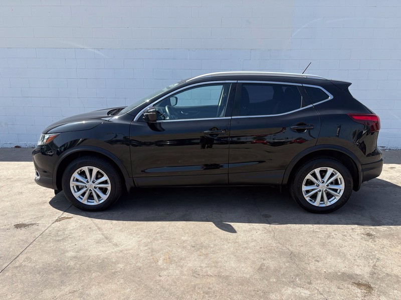 Nissan Rogue Sport Vehicle Full-screen Gallery Image 10