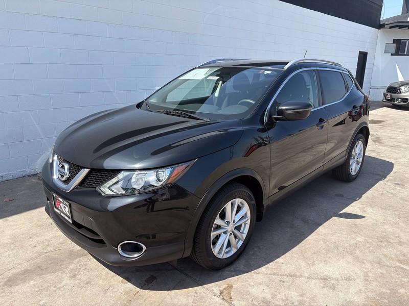 Nissan Rogue Sport Vehicle Full-screen Gallery Image 11