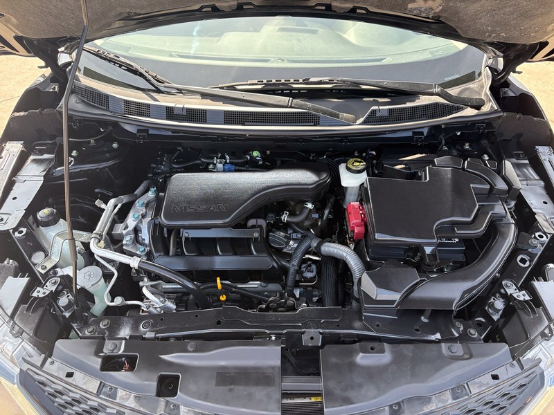 Nissan Rogue Sport Vehicle Full-screen Gallery Image 12