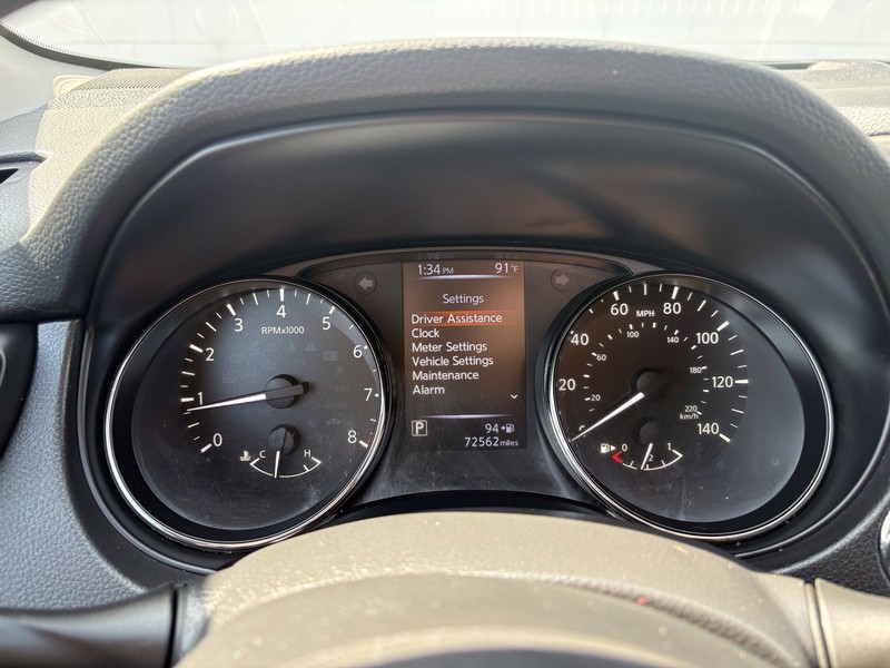 Nissan Rogue Sport Vehicle Full-screen Gallery Image 22