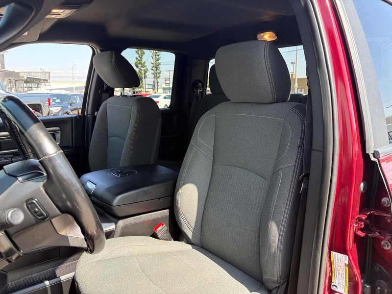 Ram 1500 Classic Vehicle Full-screen Gallery Image 16