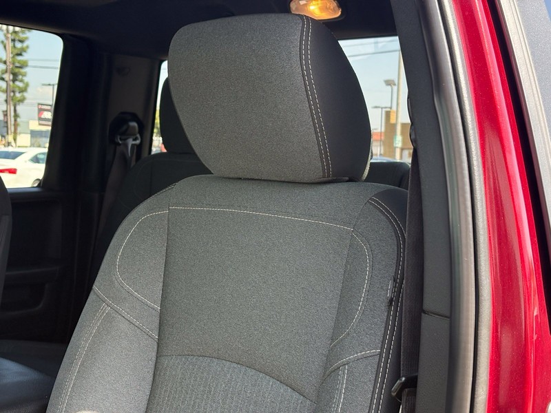 Ram 1500 Classic Vehicle Full-screen Gallery Image 17
