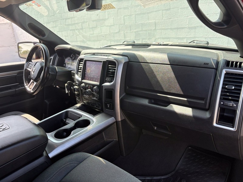 Ram 1500 Classic Vehicle Full-screen Gallery Image 18