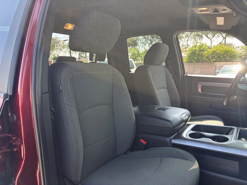 Ram 1500 Classic Vehicle Full-screen Gallery Image 19