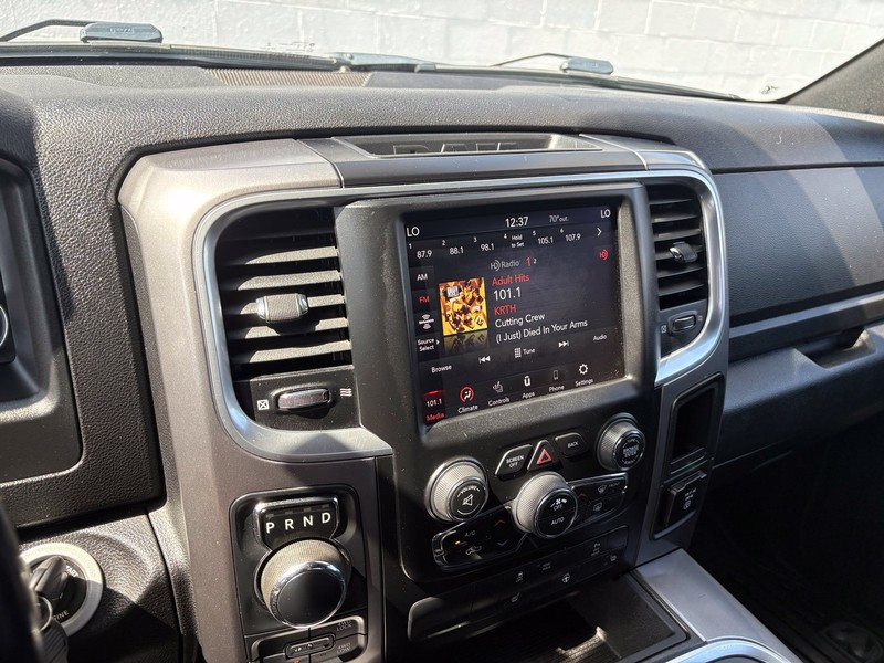 Ram 1500 Classic Vehicle Full-screen Gallery Image 26