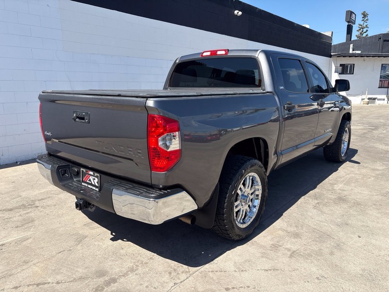 Toyota Tundra 4WD Vehicle Full-screen Gallery Image 05