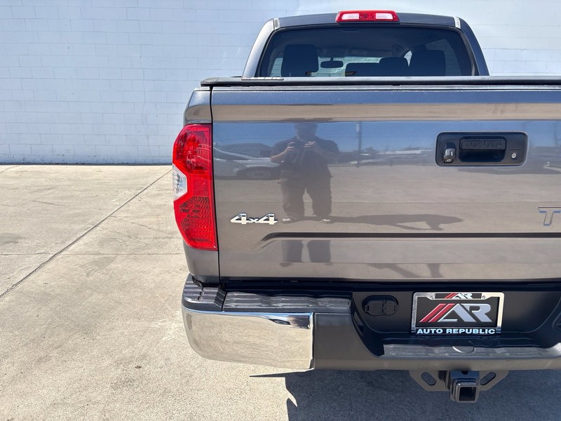 Toyota Tundra 4WD Vehicle Full-screen Gallery Image 07