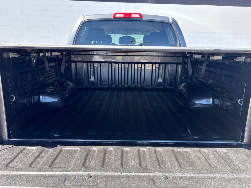 Toyota Tundra 4WD Vehicle Full-screen Gallery Image 08