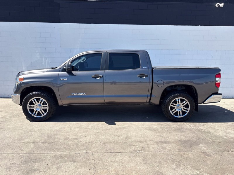 Toyota Tundra 4WD Vehicle Full-screen Gallery Image 10