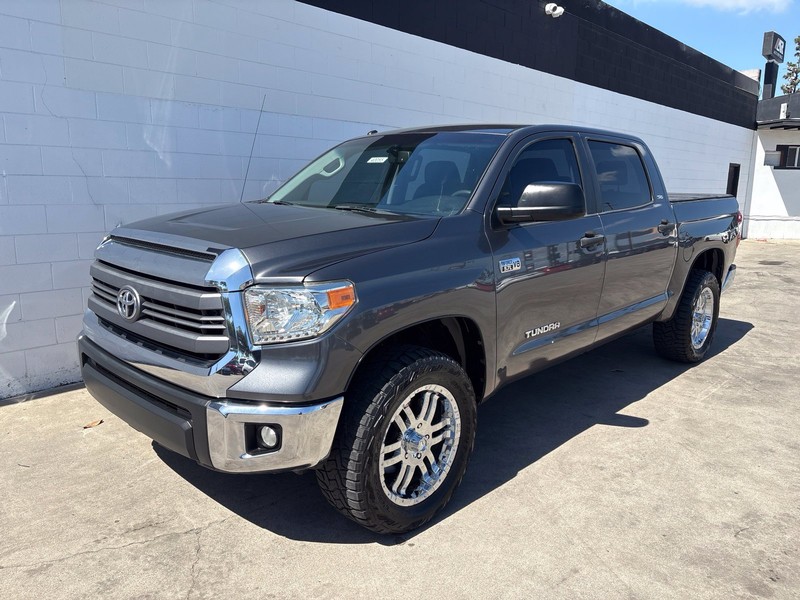 Toyota Tundra 4WD Vehicle Full-screen Gallery Image 11