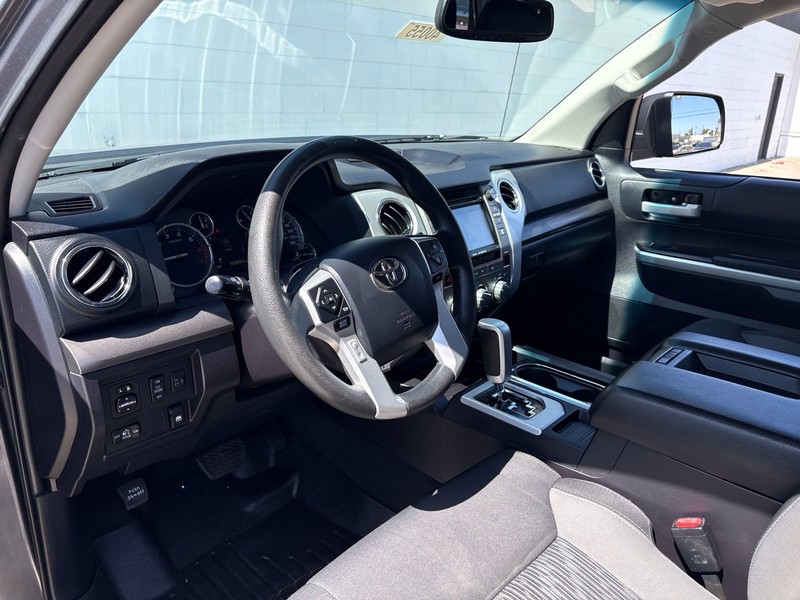 Toyota Tundra 4WD Vehicle Full-screen Gallery Image 15