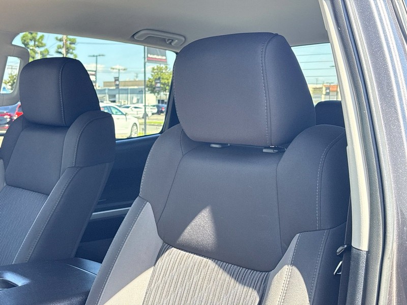 Toyota Tundra 4WD Vehicle Full-screen Gallery Image 17