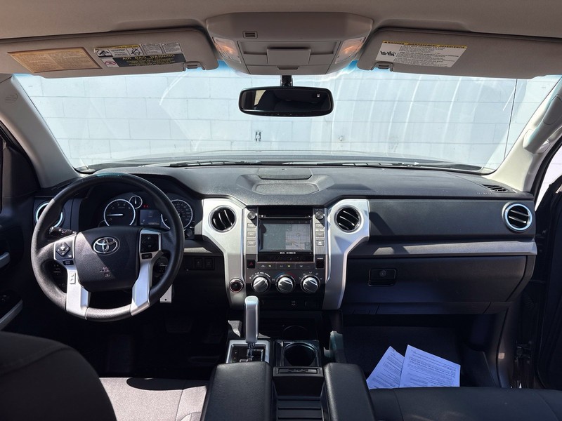 Toyota Tundra 4WD Vehicle Full-screen Gallery Image 21