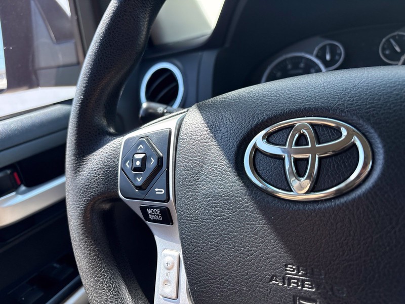 Toyota Tundra 4WD Vehicle Full-screen Gallery Image 24