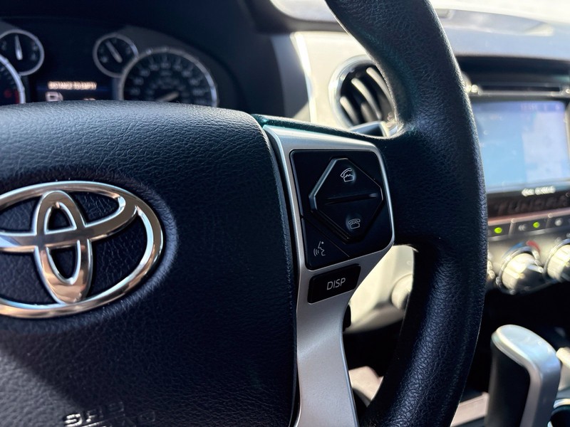 Toyota Tundra 4WD Vehicle Full-screen Gallery Image 25