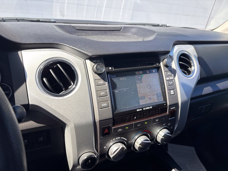 Toyota Tundra 4WD Vehicle Full-screen Gallery Image 27