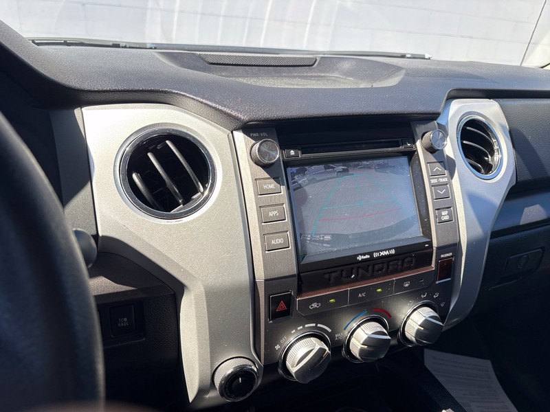 Toyota Tundra 4WD Vehicle Full-screen Gallery Image 28