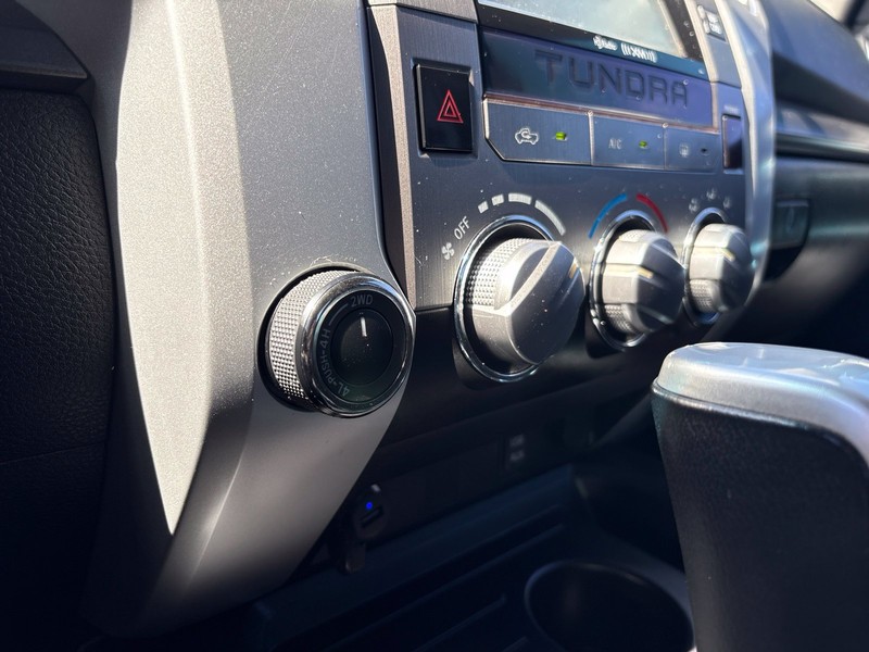 Toyota Tundra 4WD Vehicle Full-screen Gallery Image 29