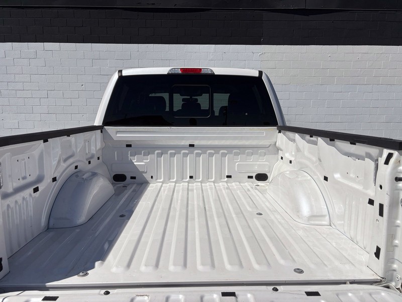 Ford F-150 Vehicle Full-screen Gallery Image 08