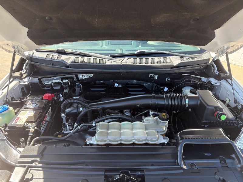 Ford F-150 Vehicle Full-screen Gallery Image 12