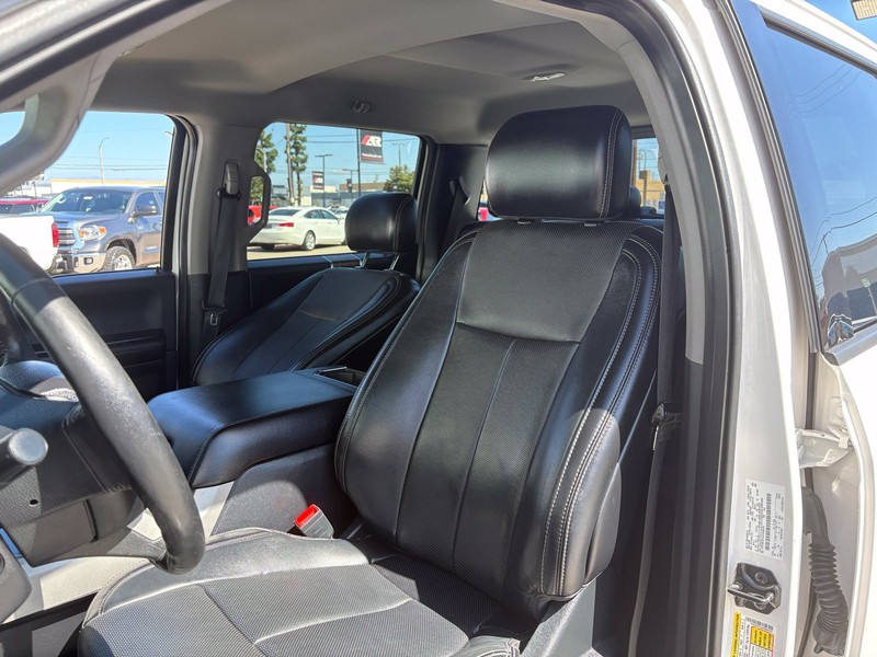 Ford F-150 Vehicle Full-screen Gallery Image 16