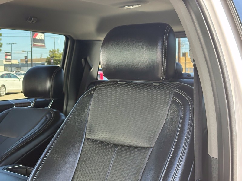 Ford F-150 Vehicle Full-screen Gallery Image 17