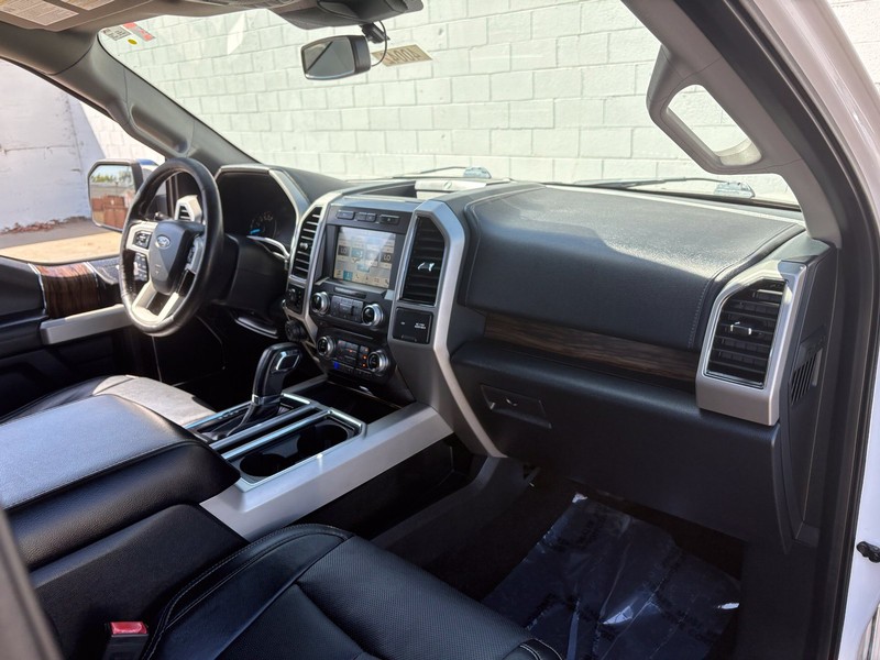 Ford F-150 Vehicle Full-screen Gallery Image 18