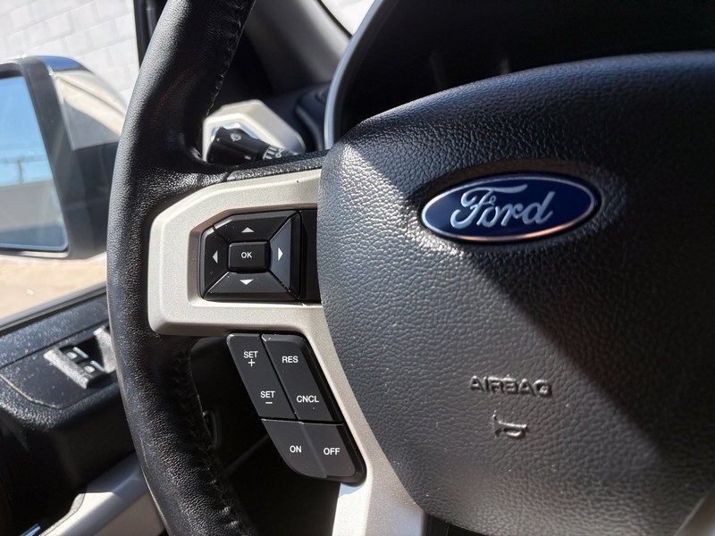 Ford F-150 Vehicle Full-screen Gallery Image 24