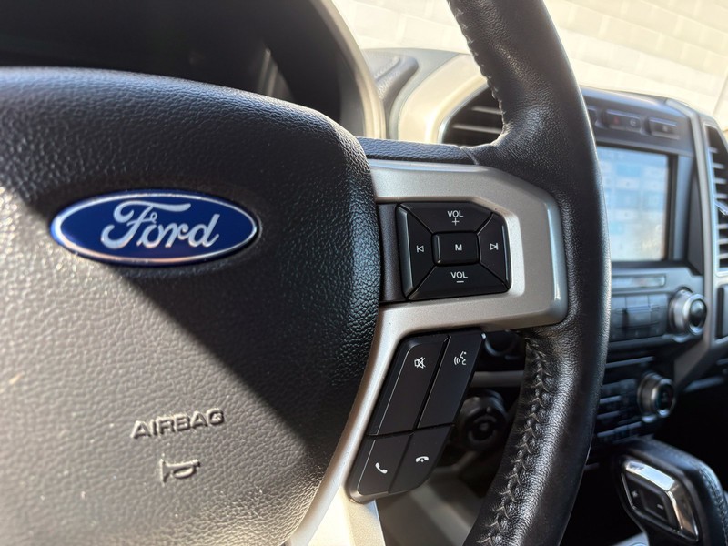 Ford F-150 Vehicle Full-screen Gallery Image 25