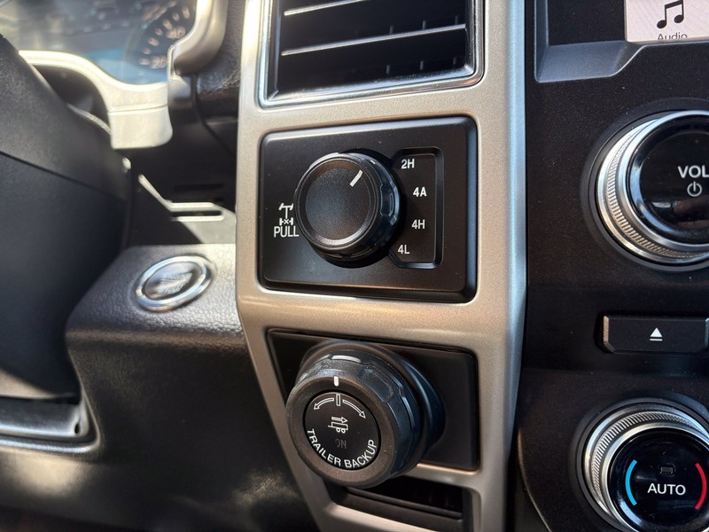 Ford F-150 Vehicle Full-screen Gallery Image 30
