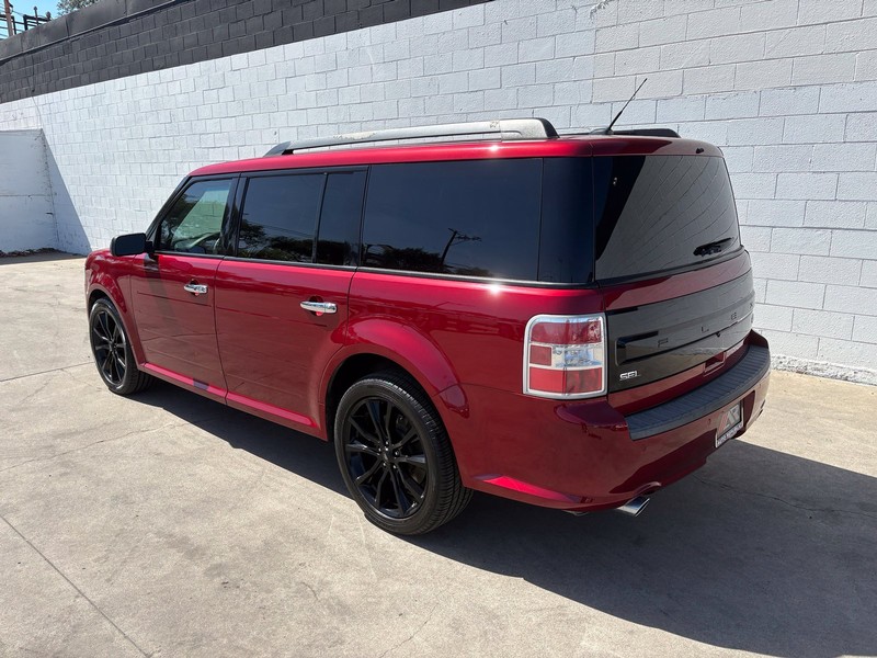 Ford Flex Vehicle Full-screen Gallery Image 09
