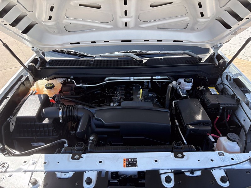 Chevrolet Colorado Vehicle Full-screen Gallery Image 12