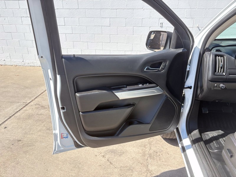 Chevrolet Colorado Vehicle Full-screen Gallery Image 14