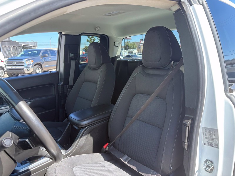 Chevrolet Colorado Vehicle Full-screen Gallery Image 16