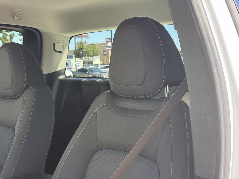 Chevrolet Colorado Vehicle Full-screen Gallery Image 17