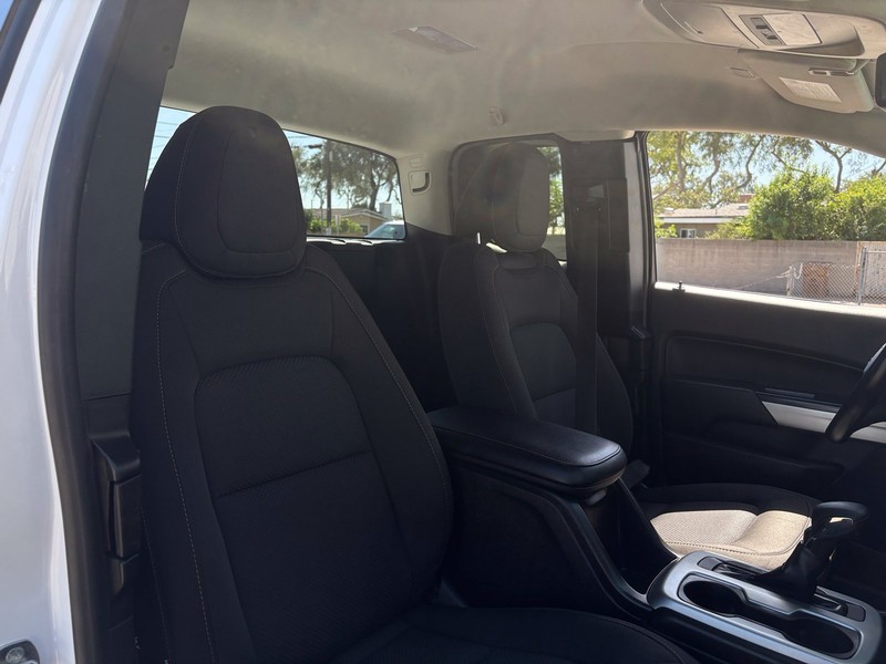 Chevrolet Colorado Vehicle Full-screen Gallery Image 19