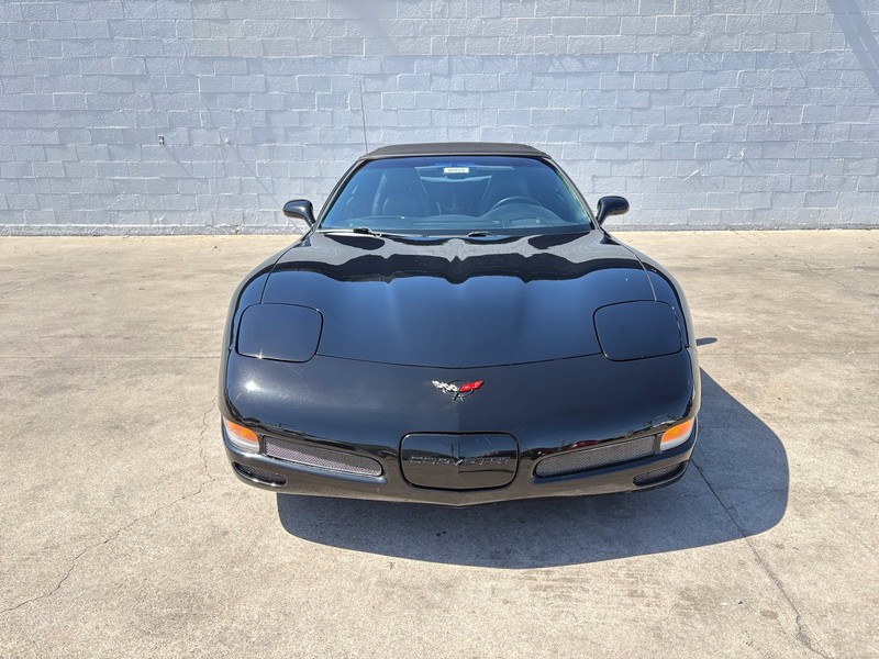 Chevrolet Corvette Vehicle Full-screen Gallery Image 02