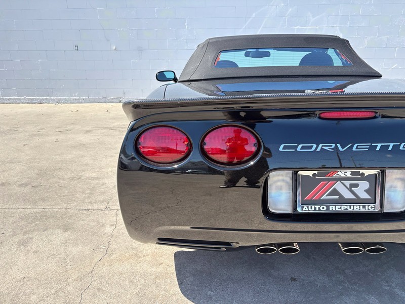 Chevrolet Corvette Vehicle Full-screen Gallery Image 07