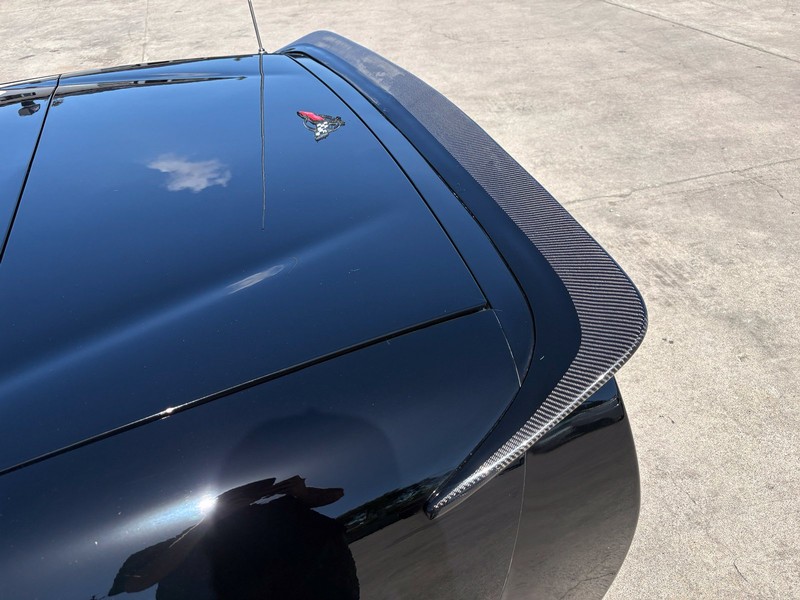 Chevrolet Corvette Vehicle Full-screen Gallery Image 09