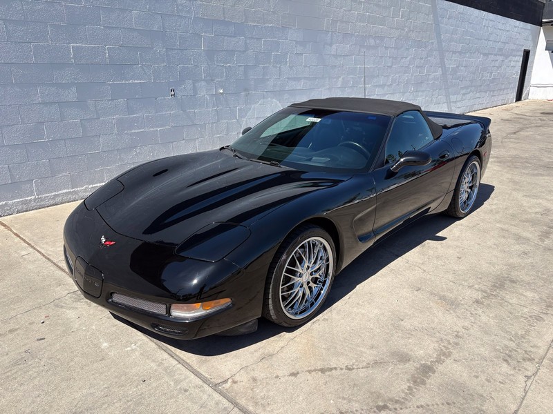 Chevrolet Corvette Vehicle Full-screen Gallery Image 12