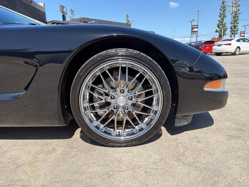 Chevrolet Corvette Vehicle Full-screen Gallery Image 14