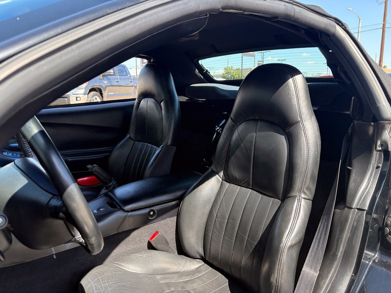 Chevrolet Corvette Vehicle Full-screen Gallery Image 17