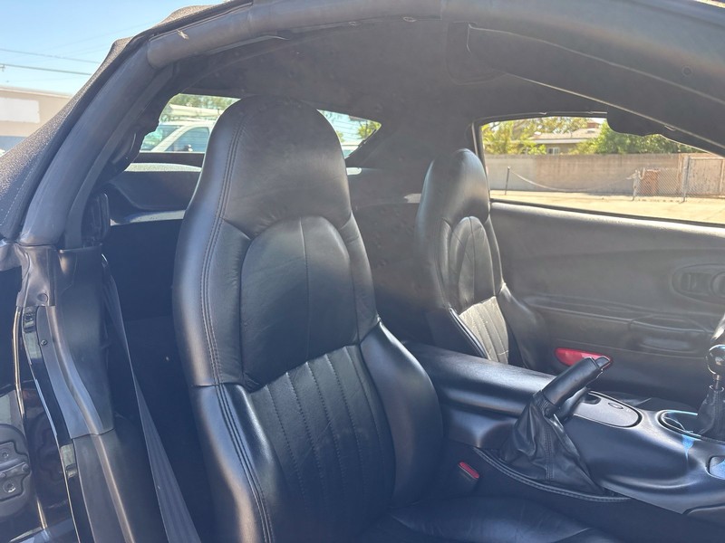 Chevrolet Corvette Vehicle Full-screen Gallery Image 20