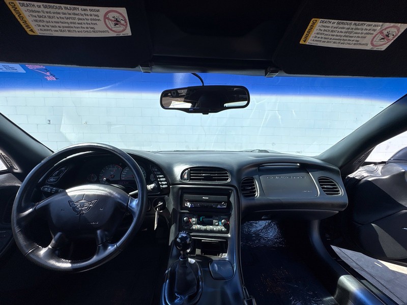 Chevrolet Corvette Vehicle Full-screen Gallery Image 21